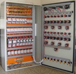 Fontes de alimentação em painéis elétricos