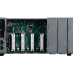 Controleador industrial de automação com módulos de comunicação e dispositivos de entrada e saída, ideal para soluções de automação industrial e otimização de processos.